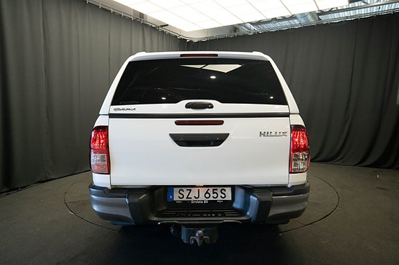 Toyota HiLux 8 of 24