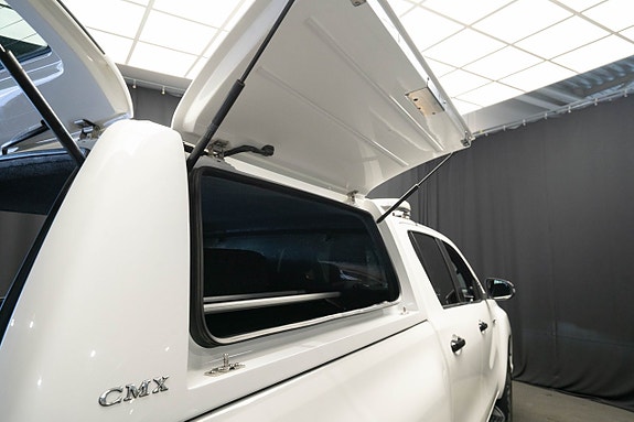 Toyota HiLux 13 of 24