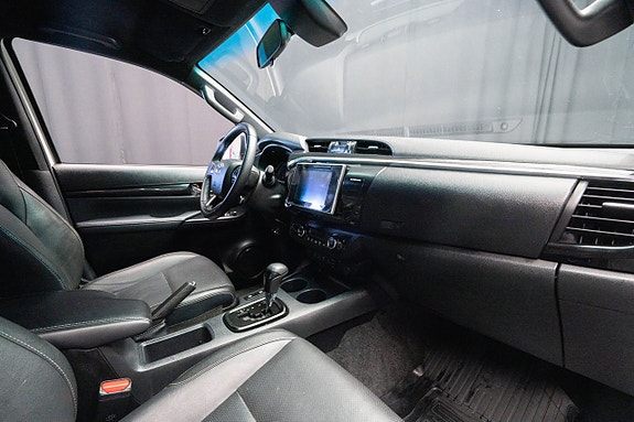 Toyota HiLux 22 of 24