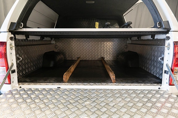 Toyota HiLux 14 of 24