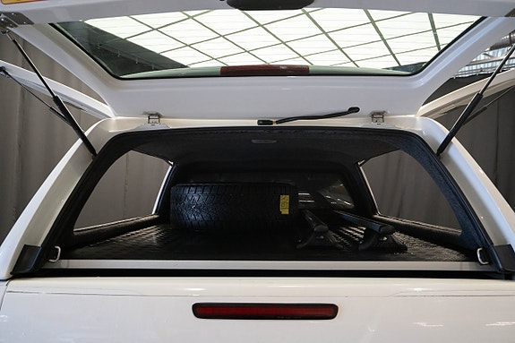 Toyota HiLux 11 of 24