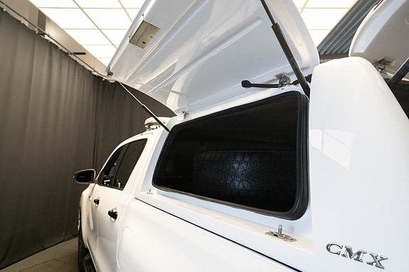 Toyota HiLux 12 of 24