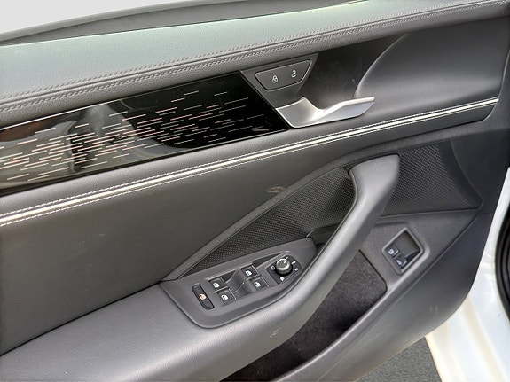 Volkswagen Passat 12 of 24