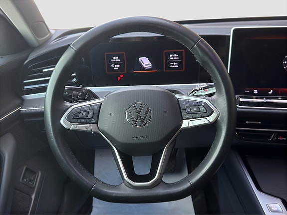 Volkswagen Passat 10 of 24
