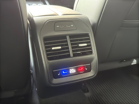 Volkswagen Passat 21 of 24