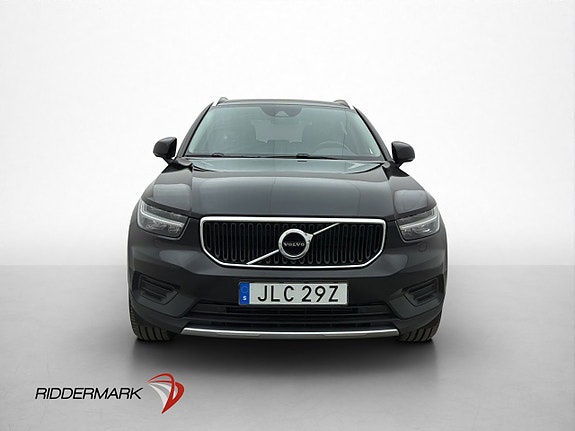 Volvo XC40 2 of 5