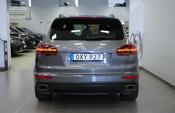 Porsche Cayenne 5 of 5