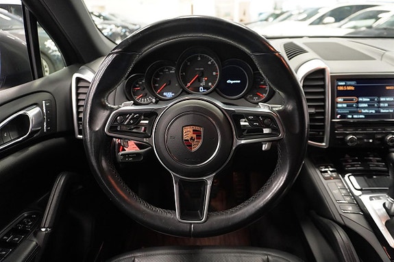 Porsche Cayenne 14 of 22