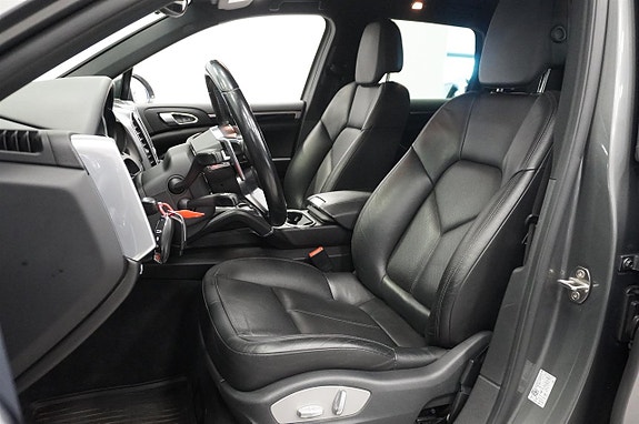 Porsche Cayenne 7 of 22