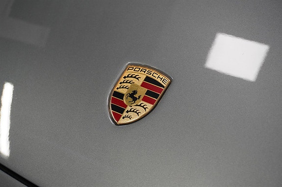 Porsche Cayenne 2 of 5