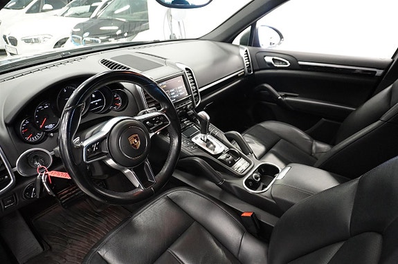 Porsche Cayenne 8 of 22