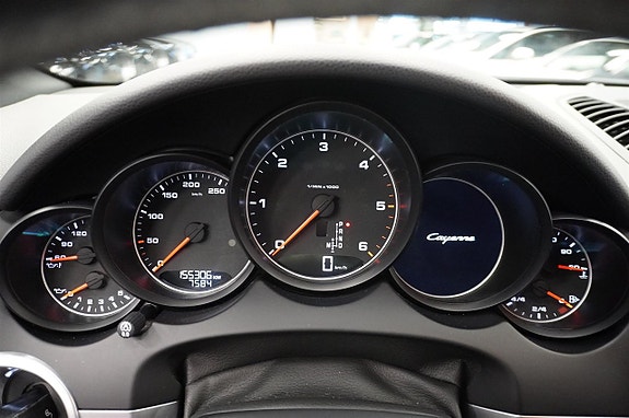 Porsche Cayenne 11 of 22