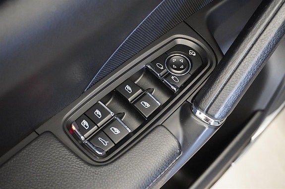 Porsche Cayenne 10 of 22