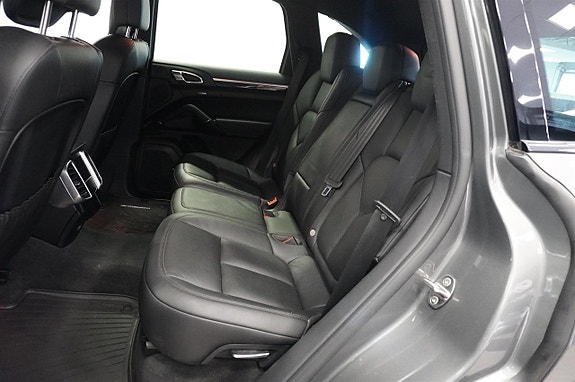 Porsche Cayenne 20 of 22