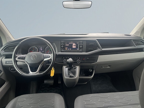 Volkswagen Caravelle 8 of 24