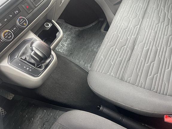 Volkswagen Caravelle 20 of 24