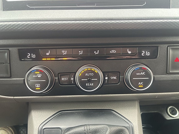 Volkswagen Caravelle 19 of 24