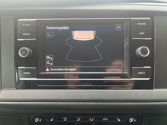 Volkswagen Caravelle 11 of 24