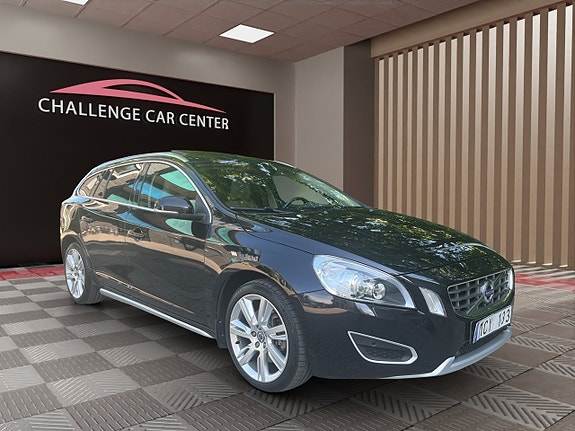 Volvo V60 2 of 24
