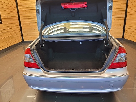 Mercedes-Benz E280 10 of 21
