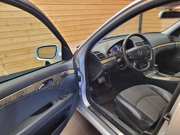 Mercedes-Benz E280 13 of 21