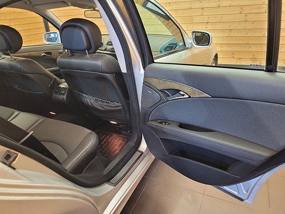 Mercedes-Benz E280 17 of 21
