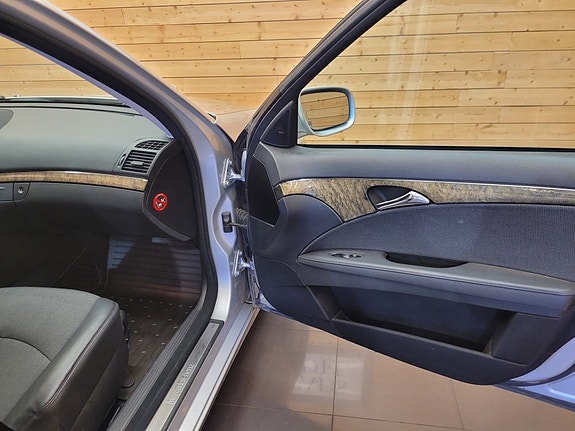 Mercedes-Benz E280 19 of 21