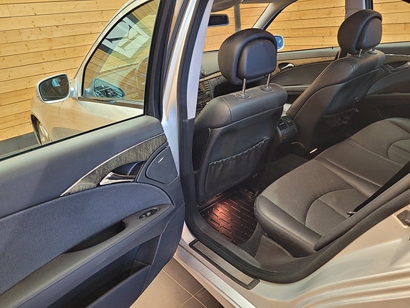 Mercedes-Benz E280 15 of 21