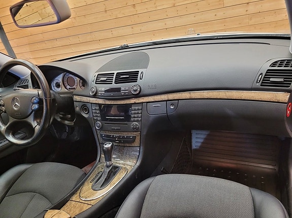 Mercedes-Benz E280 21 of 21