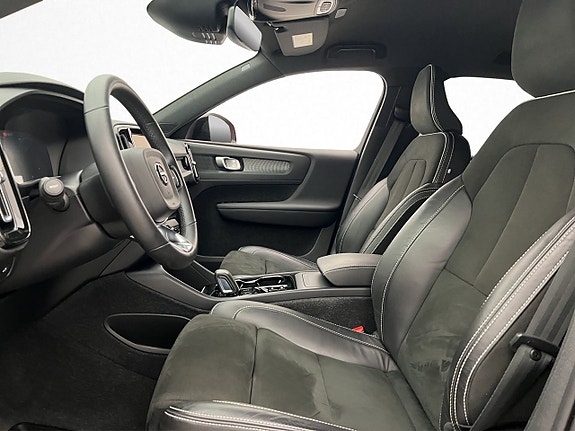 Volvo XC40 21 of 30