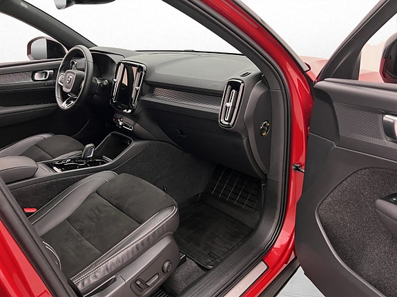 Volvo XC40 14 of 30