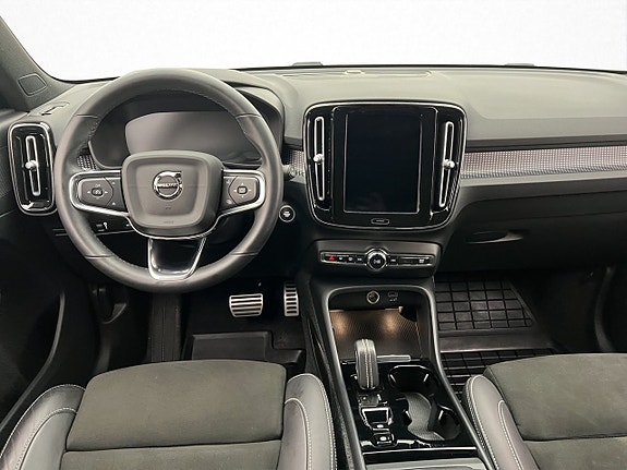 Volvo XC40 12 of 30