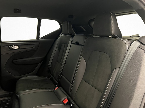 Volvo XC40 17 of 30