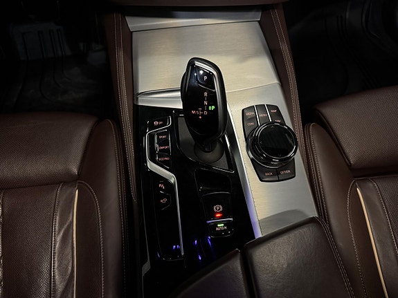 BMW 540i 25 of 29