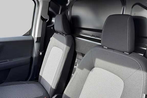 Ford Transit Courier 9 of 15