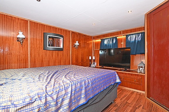 Circe - Nyrenoverad Benettiyacht byggd 1964. 18.86 m x 5.04 m 6 of 13