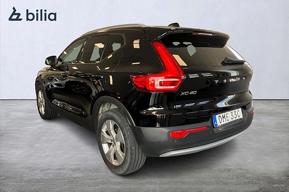 Volvo XC40 2 of 5