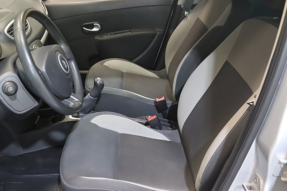Renault Clio 14 of 18