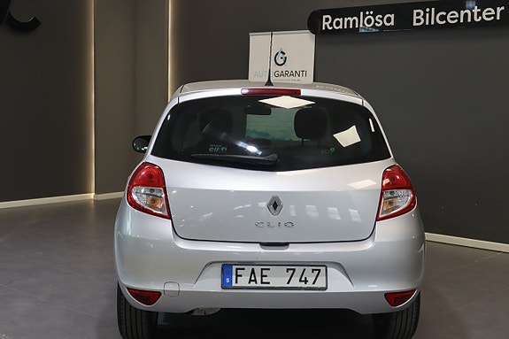 Renault Clio 8 of 18