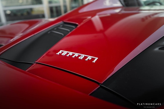 Ferrari F8 Spider 22 of 23