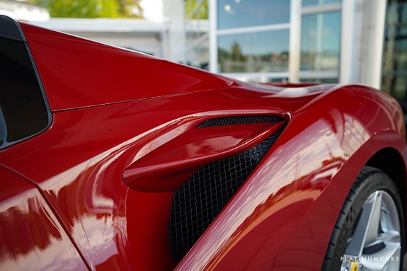 Ferrari F8 Spider 23 of 23