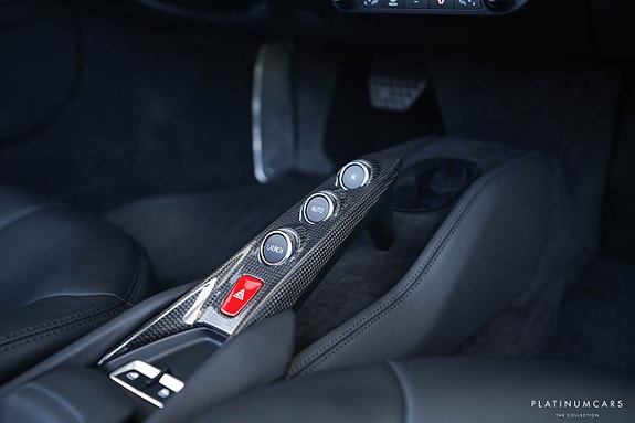 Ferrari F8 Spider 11 of 23