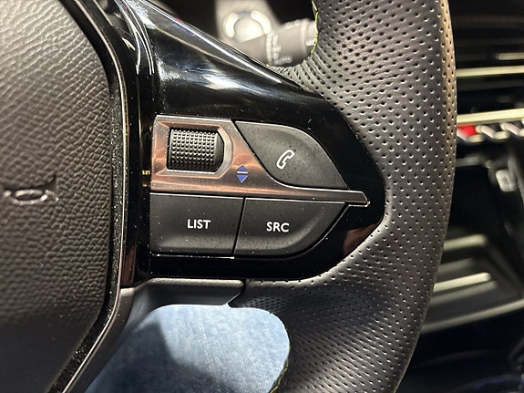 Peugeot e-2008 18 of 24
