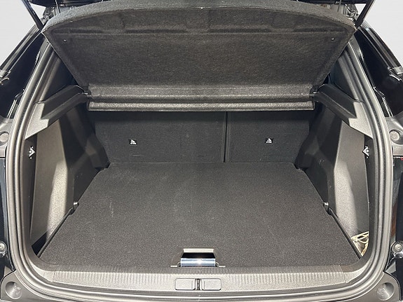 Peugeot e-2008 12 of 24