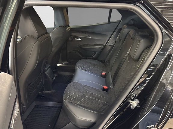 Peugeot e-2008 10 of 24