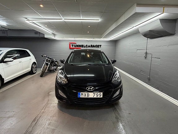 Hyundai i30 2 of 5