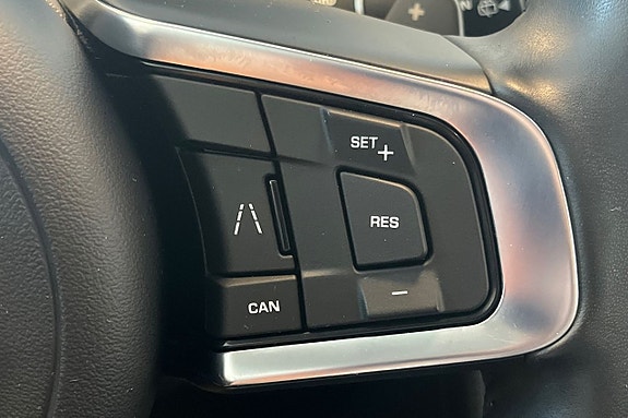 Jaguar F-PACE 16 of 28