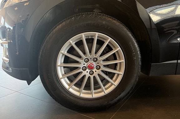 Jaguar F-PACE 10 of 28