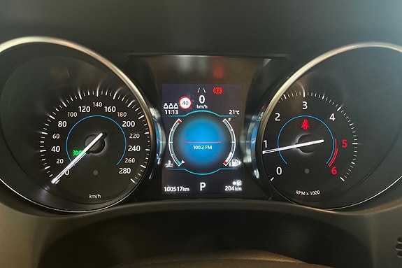 Jaguar F-PACE 17 of 28