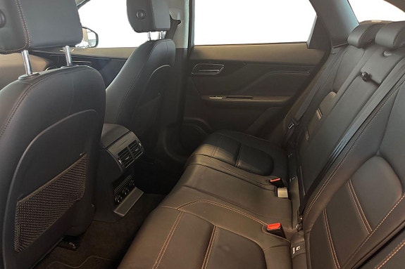 Jaguar F-PACE 25 of 28